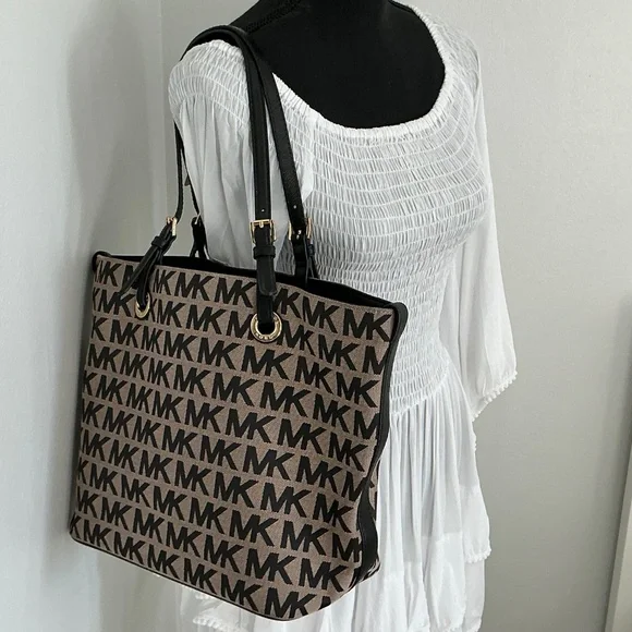 Michael Kors Tote Bag - Picture 2 of 16
